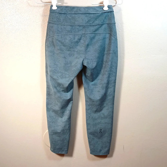 On Running Women's 7/8 Running Tights size XS or Small - Picture 8 of 14